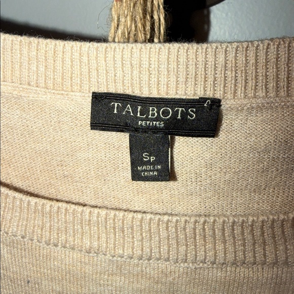 ⭐️Talbots Crewneck Giraffe Sweater⭐️ - Picture 3 of 4